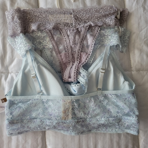 JESSICA SIMPSON BRAND NEW 3 PIECE SET BRALETTE WITH FLIRTY THONGS SIZE M - Picture 3 of 5